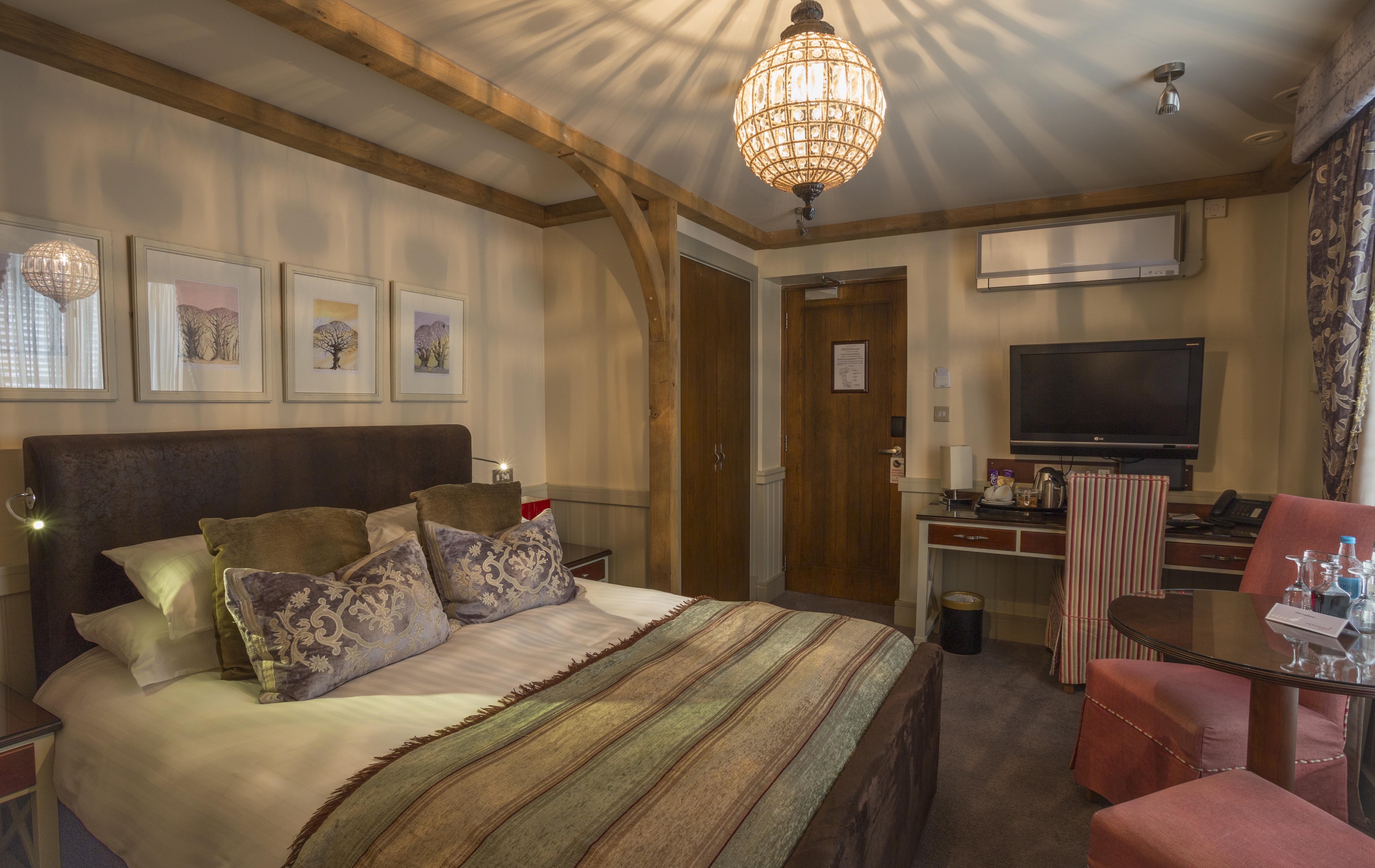 The Farmhouse Hotel And Restaurant Saint Saviour Exteriör bild