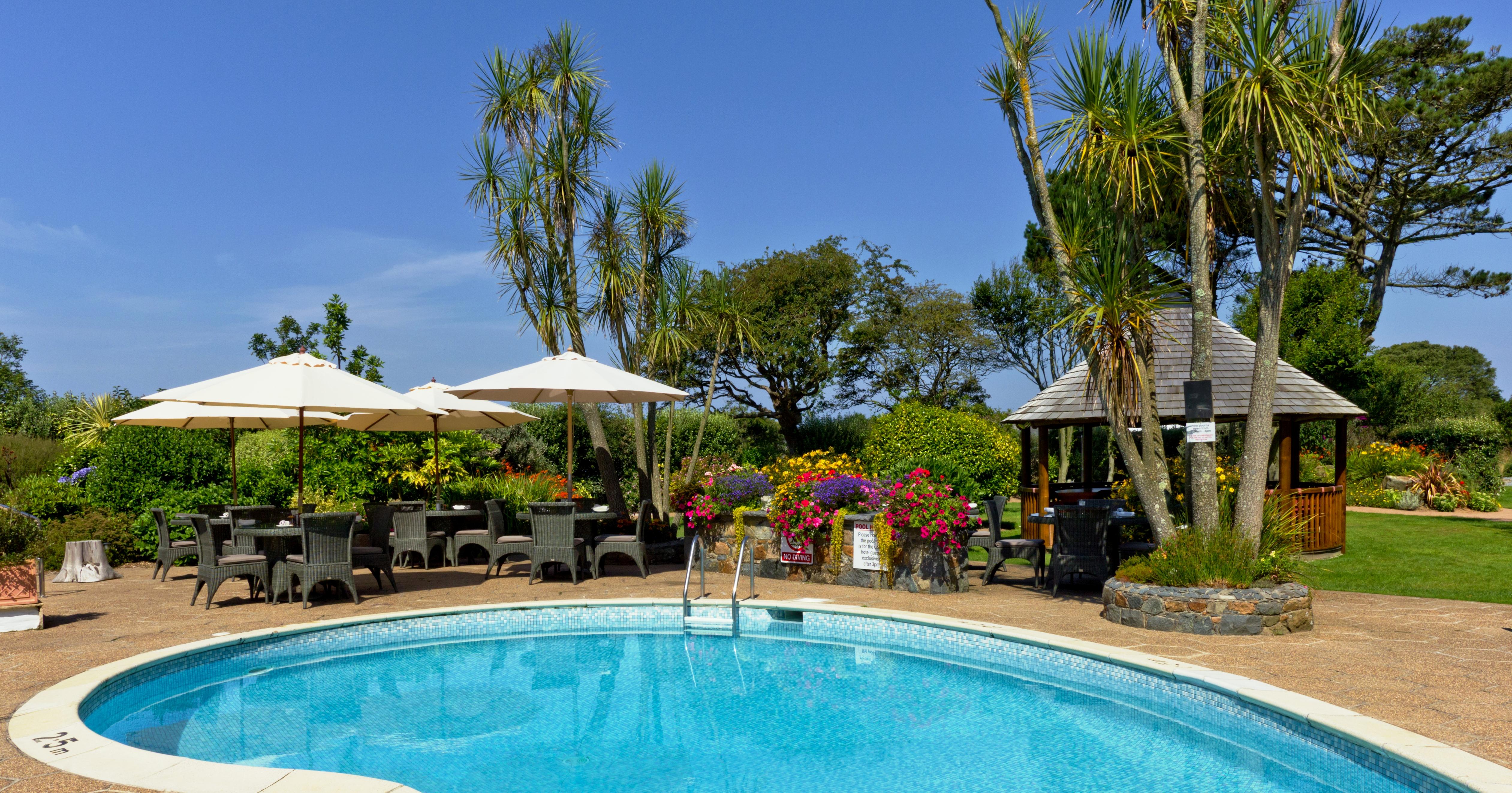 The Farmhouse Hotel And Restaurant Saint Saviour Bekvämligheter bild