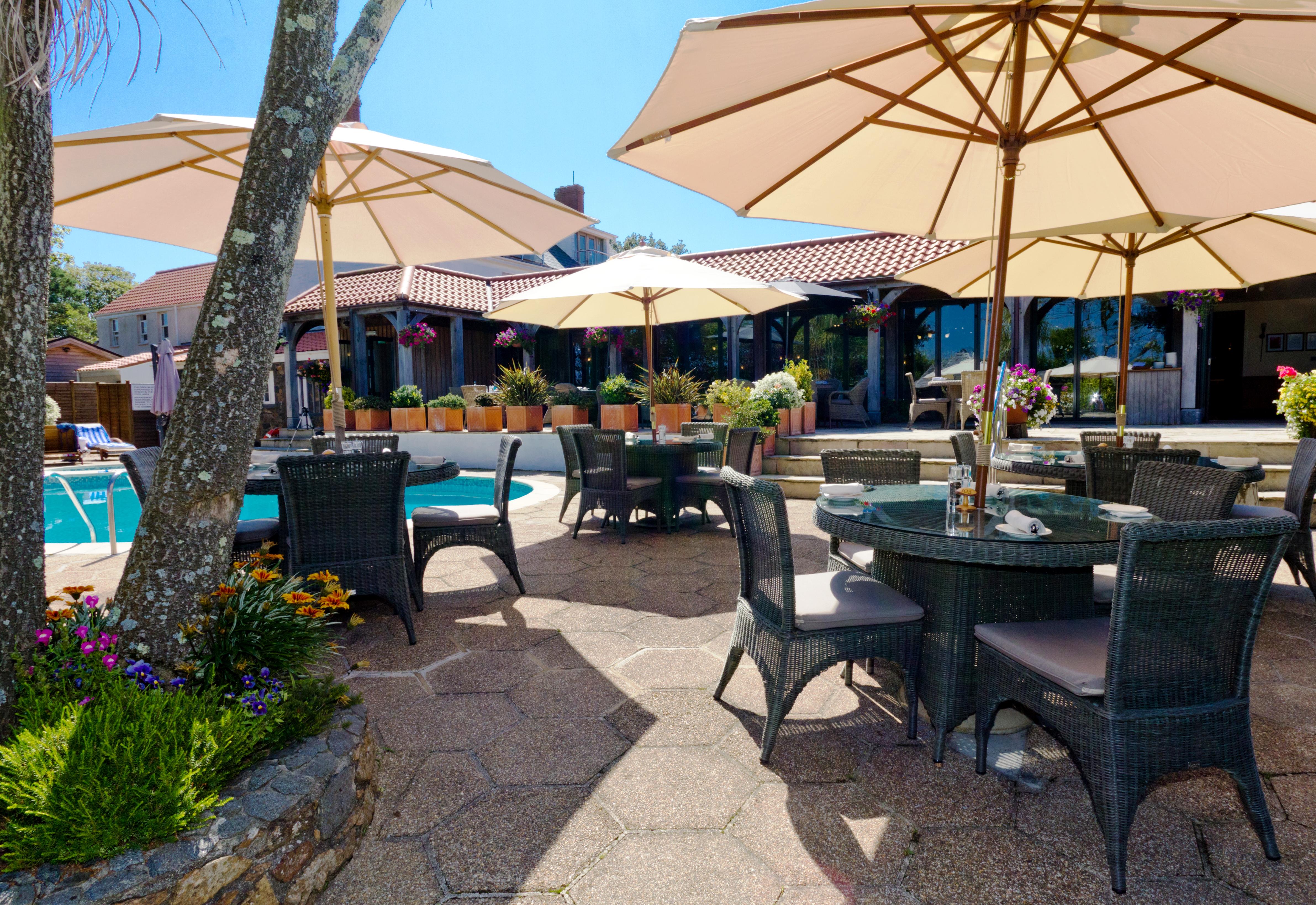 The Farmhouse Hotel And Restaurant Saint Saviour Exteriör bild