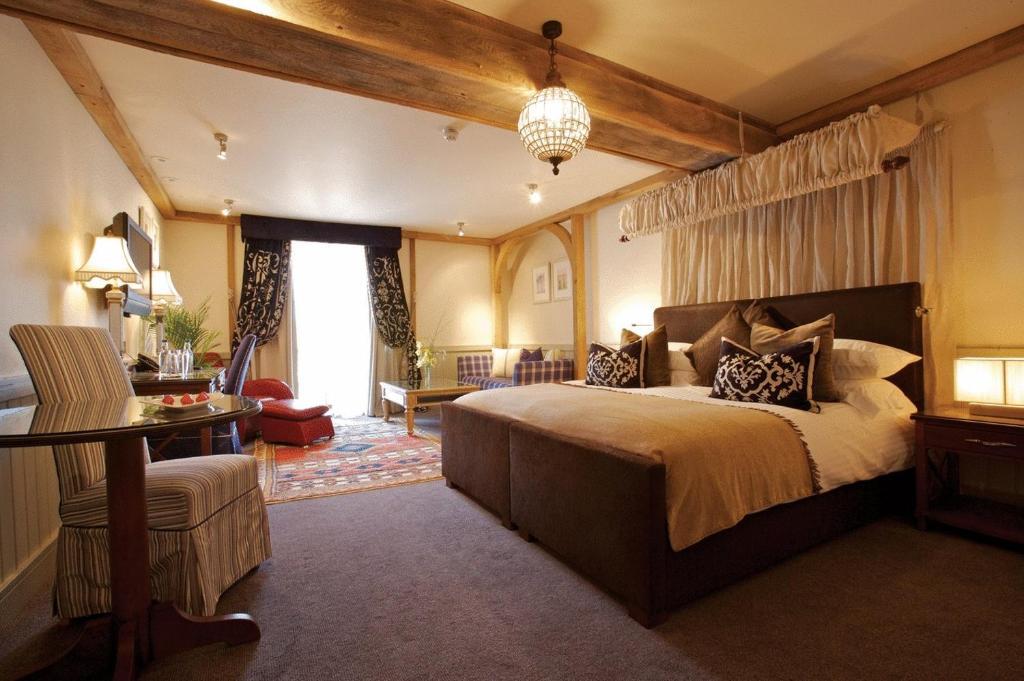 The Farmhouse Hotel And Restaurant Saint Saviour Rum bild