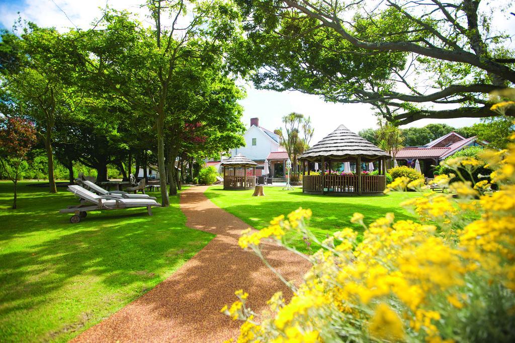 The Farmhouse Hotel And Restaurant Saint Saviour Bekvämligheter bild