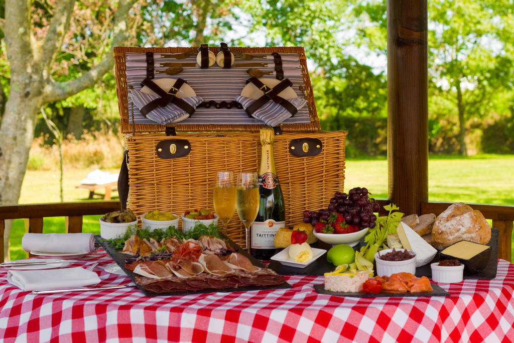 The Farmhouse Hotel And Restaurant Saint Saviour Bekvämligheter bild
