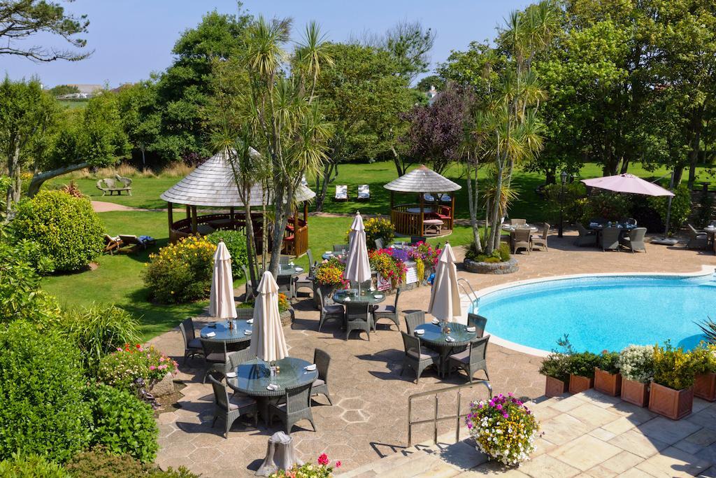 The Farmhouse Hotel And Restaurant Saint Saviour Bekvämligheter bild